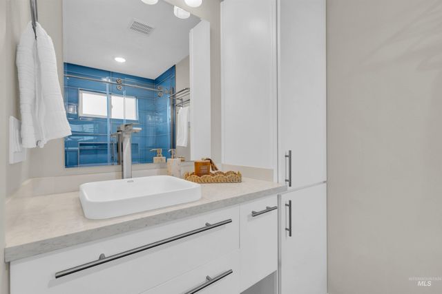 936 N Arlington Dr, Eagle, ID 83616