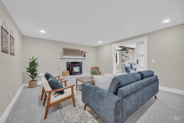 936 N Arlington Dr, Eagle, ID 83616