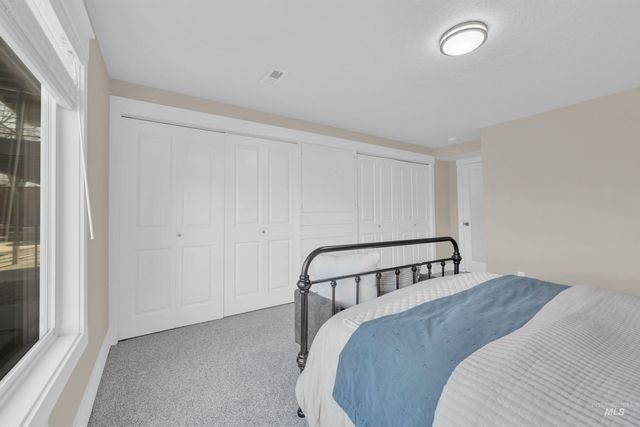 936 N Arlington Dr, Eagle, ID 83616