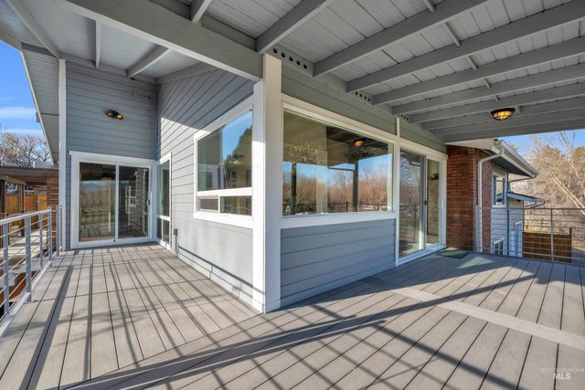 936 N Arlington Dr, Eagle, ID 83616