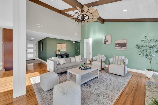 936 N Arlington Dr, Eagle, ID 83616