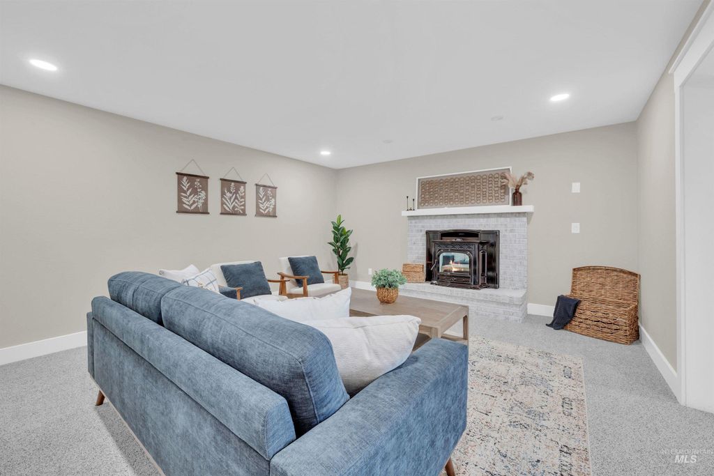 936 N Arlington Dr, Eagle, ID 83616 photo 4