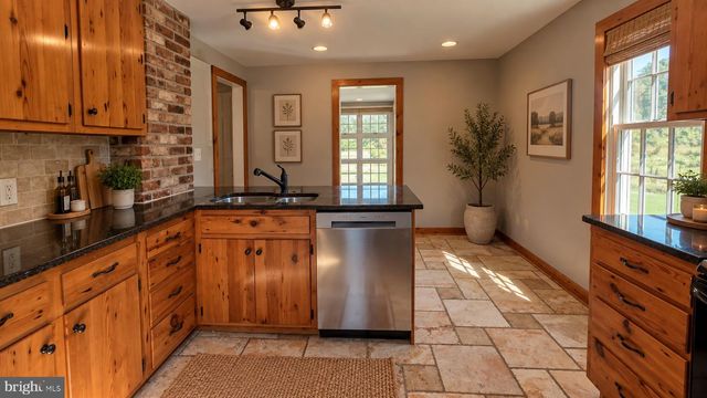 8203 BUCKLAND MILL RD, Gainesville, VA 20155