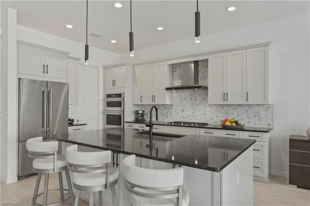 9072 Wisteria WAY, Naples, FL 34114