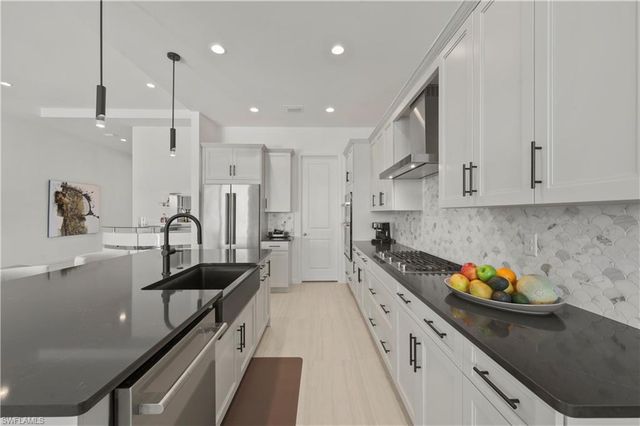 9072 Wisteria WAY, Naples, FL 34114