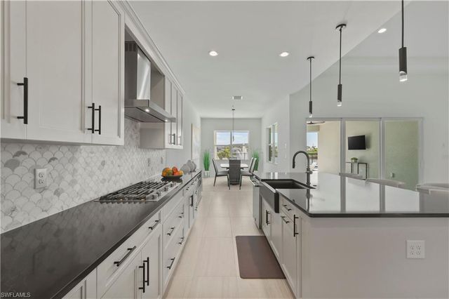 9072 Wisteria WAY, Naples, FL 34114