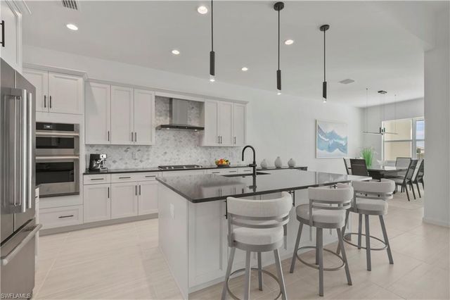 9072 Wisteria WAY, Naples, FL 34114