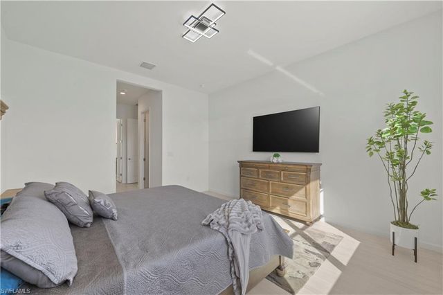 9072 Wisteria WAY, Naples, FL 34114