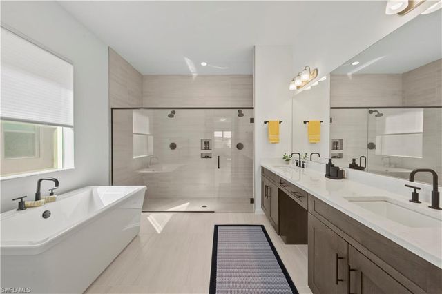 9072 Wisteria WAY, Naples, FL 34114