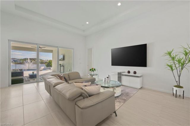 9072 Wisteria WAY, Naples, FL 34114