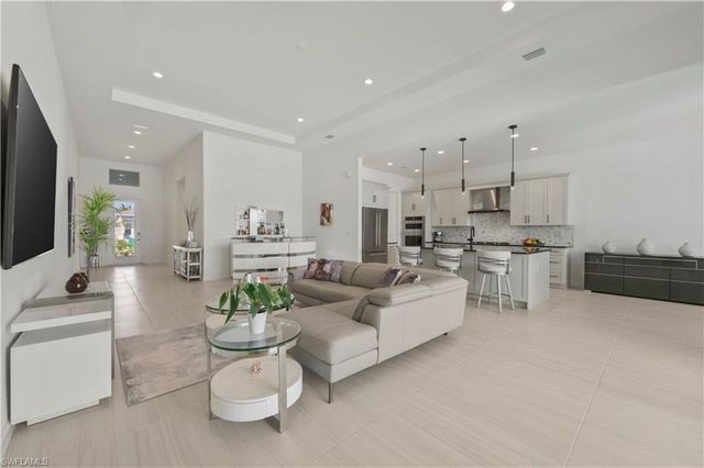 9072 Wisteria WAY, Naples, FL 34114