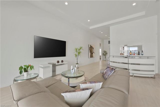 9072 Wisteria WAY, Naples, FL 34114