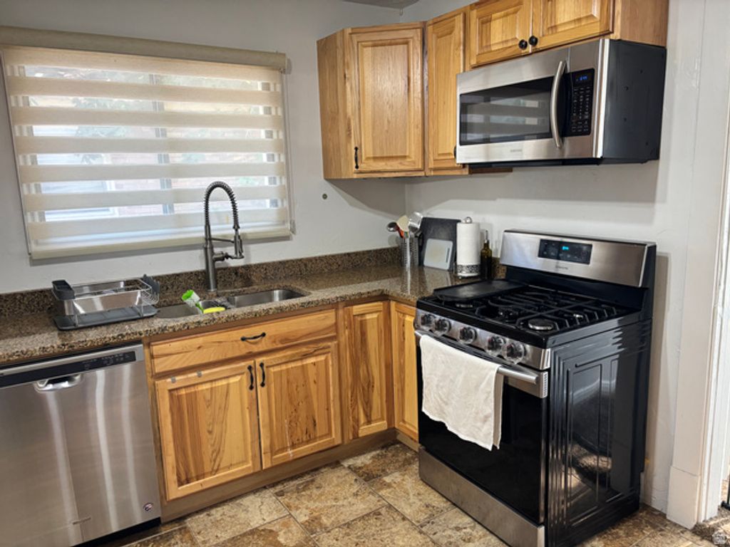 2555 S IOWA AVE, Ogden, UT 84401 — photo 4