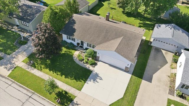 2208 Oxford Lane, Cedar Falls, IA 50613