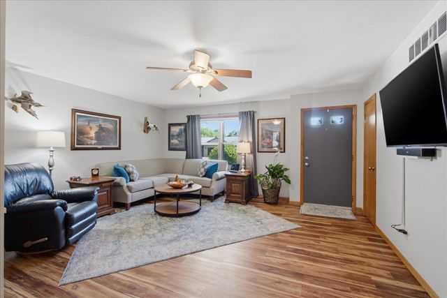 2208 Oxford Lane, Cedar Falls, IA 50613