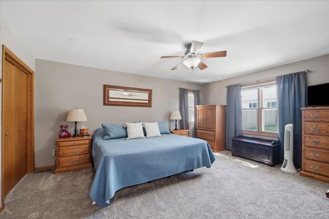 2208 Oxford Lane, Cedar Falls, IA 50613