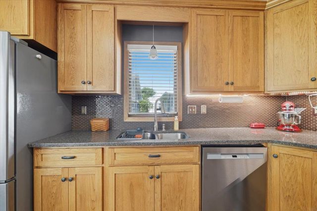 2208 Oxford Lane, Cedar Falls, IA 50613