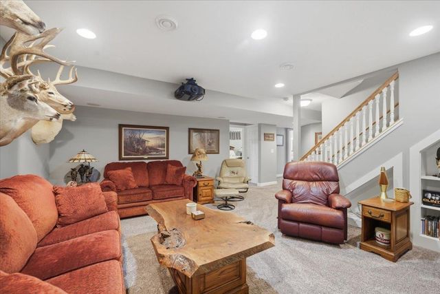 2208 Oxford Lane, Cedar Falls, IA 50613
