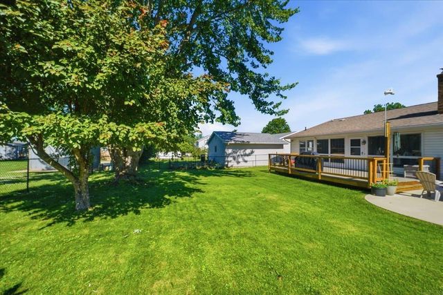 2208 Oxford Lane, Cedar Falls, IA 50613