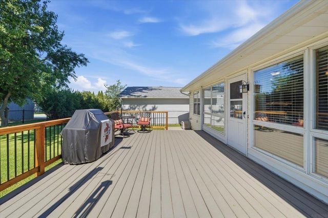 2208 Oxford Lane, Cedar Falls, IA 50613