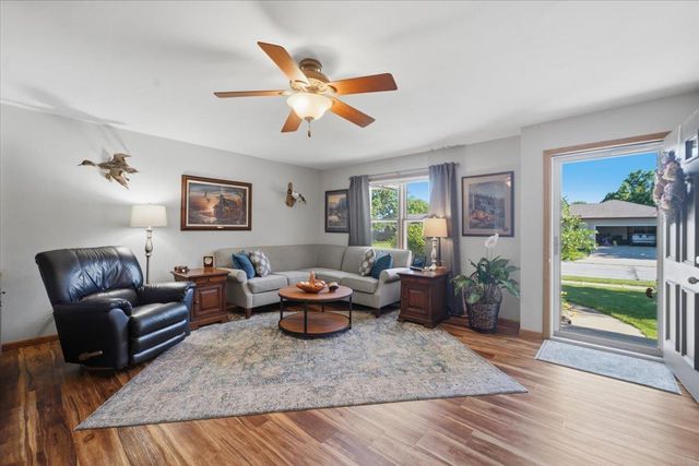 2208 Oxford Lane, Cedar Falls, IA 50613