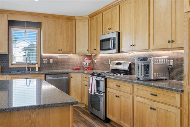 2208 Oxford Lane, Cedar Falls, IA 50613