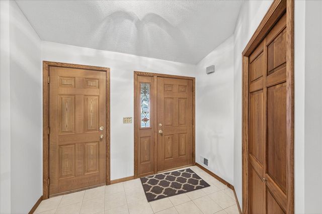 1778 Green Crest Drive, Victoria, MN 55386