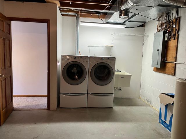 1778 Green Crest Drive, Victoria, MN 55386