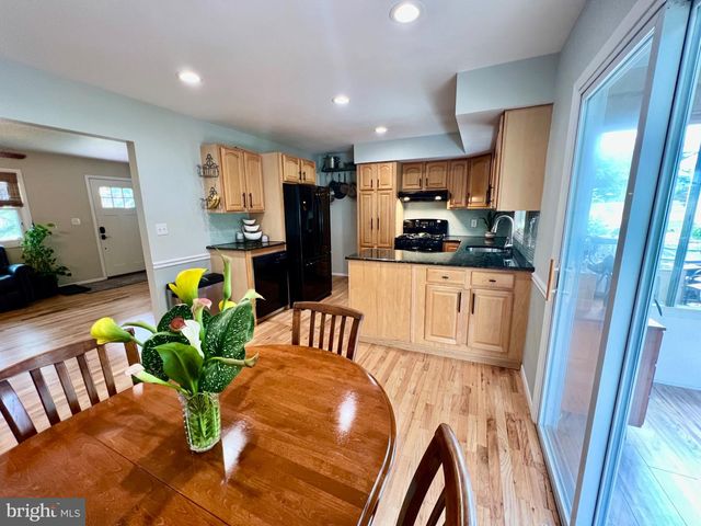 4 RUNNING BROOK RD W, Ewing, NJ 08638
