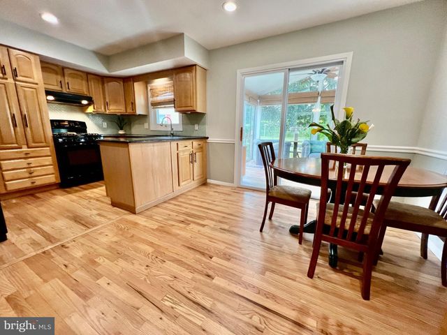 4 RUNNING BROOK RD W, Ewing, NJ 08638