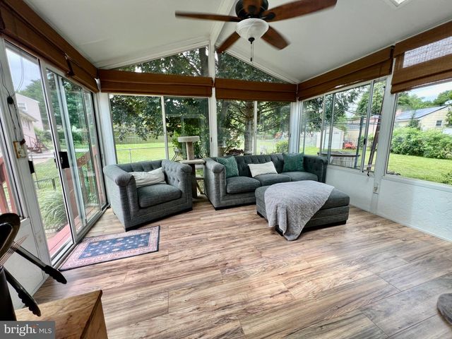 4 RUNNING BROOK RD W, Ewing, NJ 08638