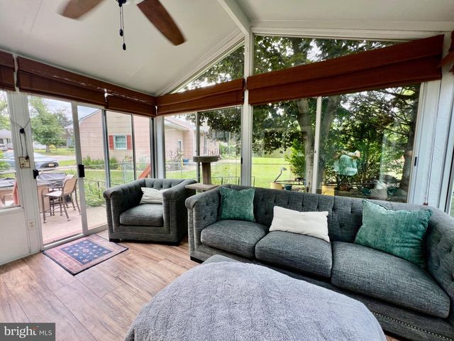 4 RUNNING BROOK RD W, Ewing, NJ 08638