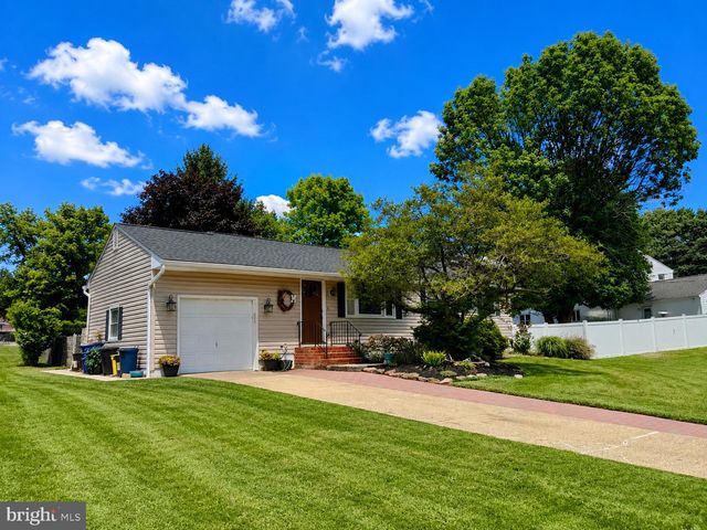 4 RUNNING BROOK RD W, Ewing, NJ 08638
