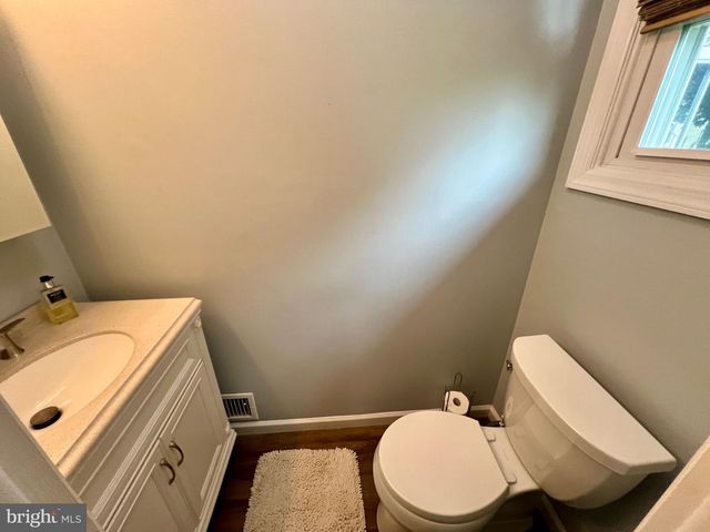 4 RUNNING BROOK RD W, Ewing, NJ 08638