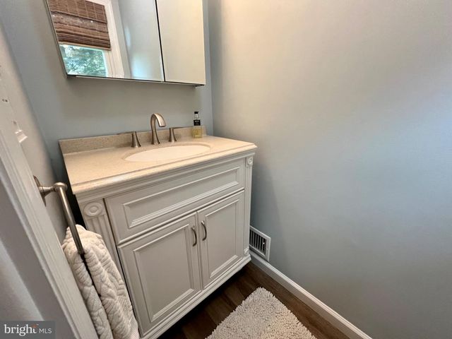 4 RUNNING BROOK RD W, Ewing, NJ 08638