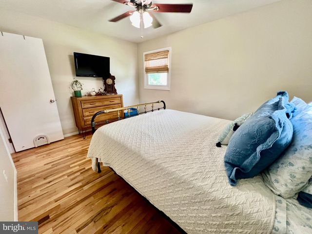 4 RUNNING BROOK RD W, Ewing, NJ 08638