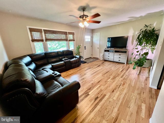 4 RUNNING BROOK RD W, Ewing, NJ 08638