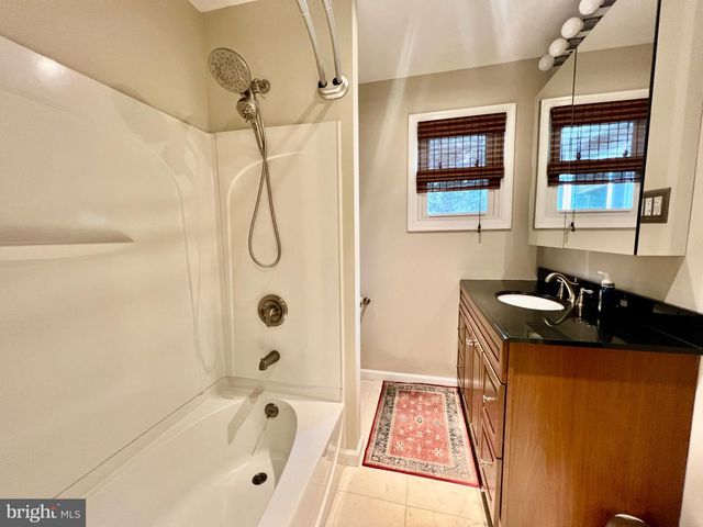 4 RUNNING BROOK RD W, Ewing, NJ 08638
