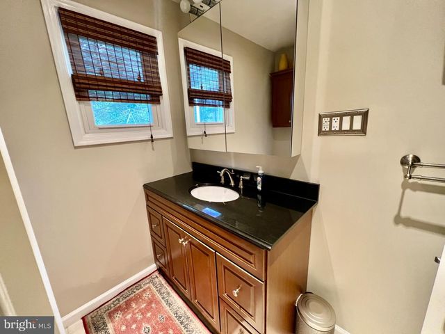 4 RUNNING BROOK RD W, Ewing, NJ 08638