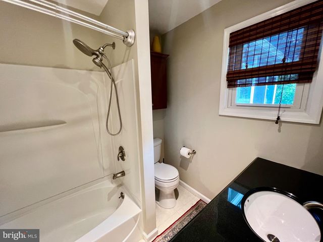 4 RUNNING BROOK RD W, Ewing, NJ 08638