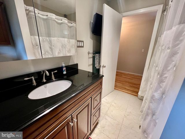4 RUNNING BROOK RD W, Ewing, NJ 08638