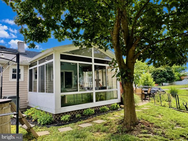 4 RUNNING BROOK RD W, Ewing, NJ 08638