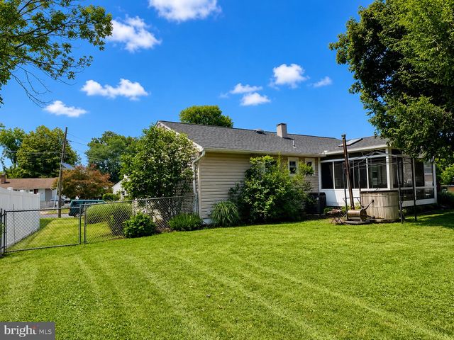 4 RUNNING BROOK RD W, Ewing, NJ 08638