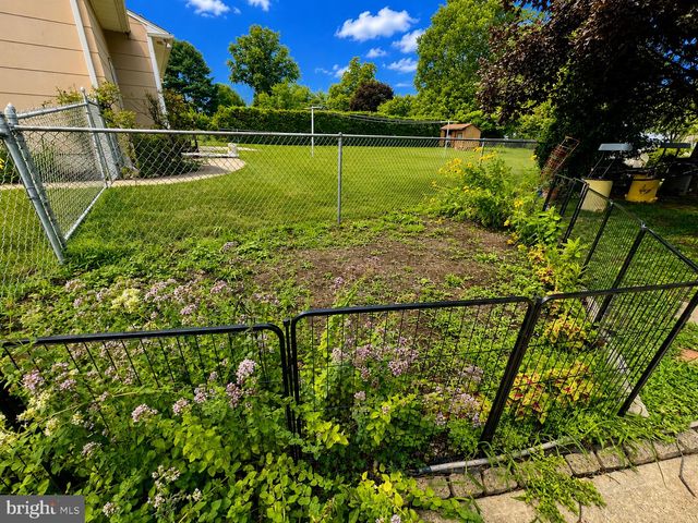4 RUNNING BROOK RD W, Ewing, NJ 08638