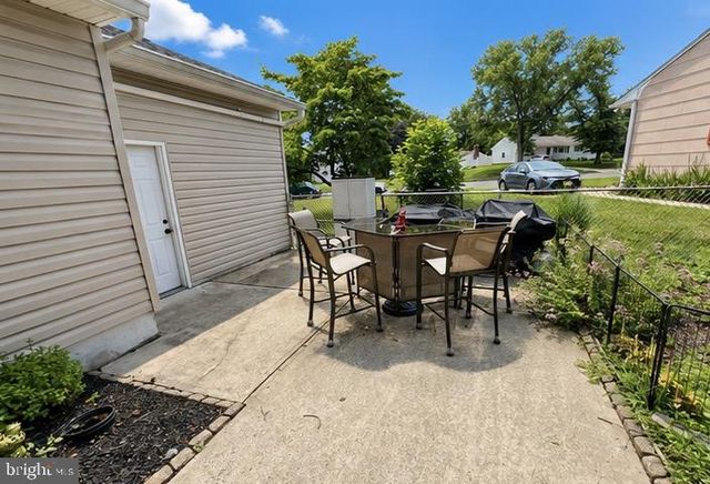 4 RUNNING BROOK RD W, Ewing, NJ 08638
