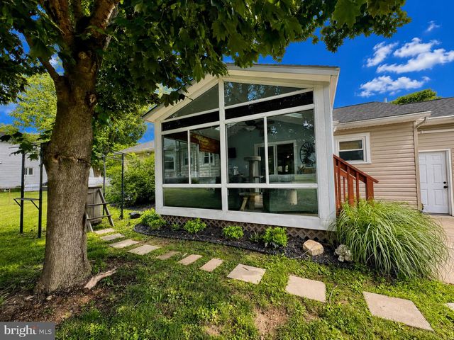 4 RUNNING BROOK RD W, Ewing, NJ 08638