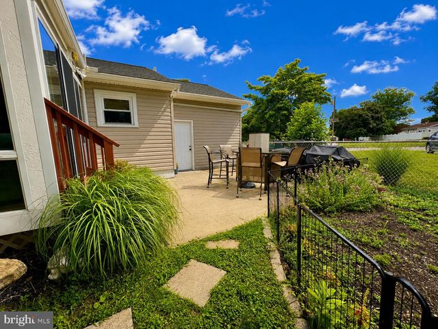 4 RUNNING BROOK RD W, Ewing, NJ 08638