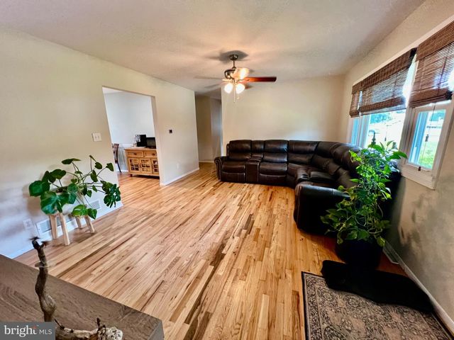 4 RUNNING BROOK RD W, Ewing, NJ 08638