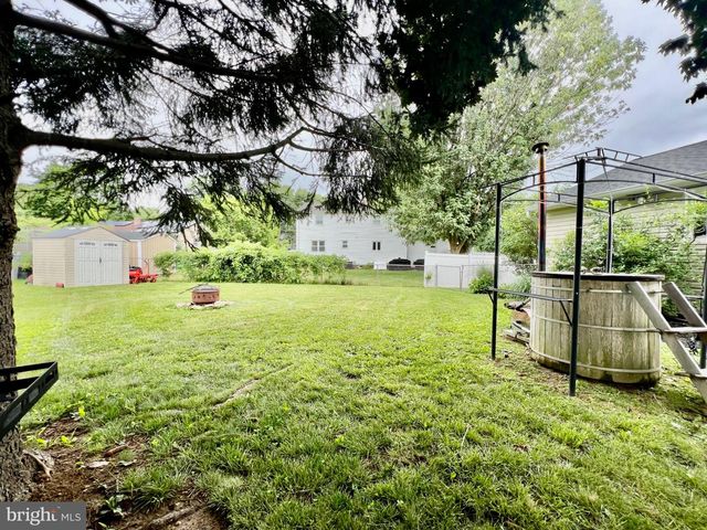 4 RUNNING BROOK RD W, Ewing, NJ 08638