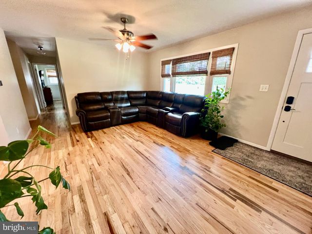 4 RUNNING BROOK RD W, Ewing, NJ 08638